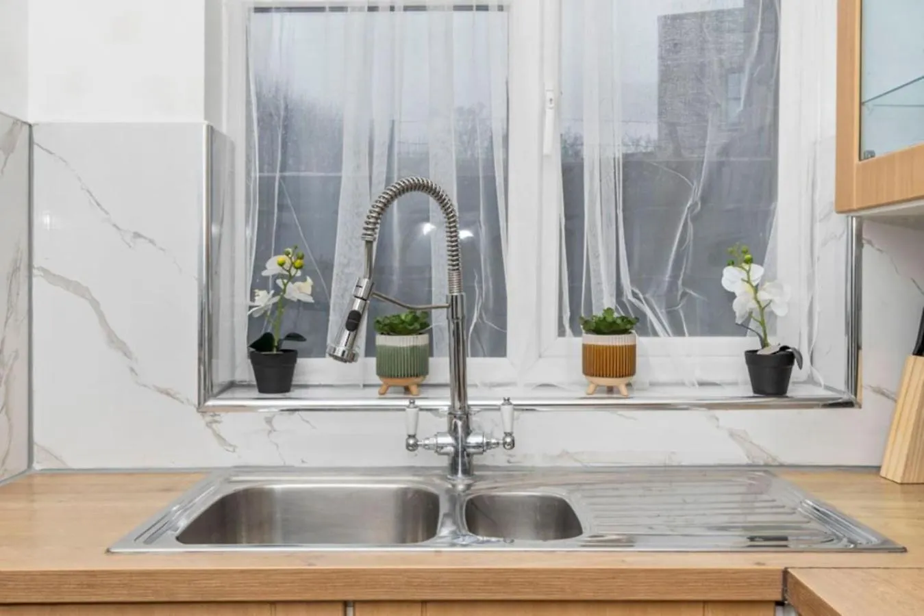 Apartment Spacious One Bedroom Flat Free Parking London