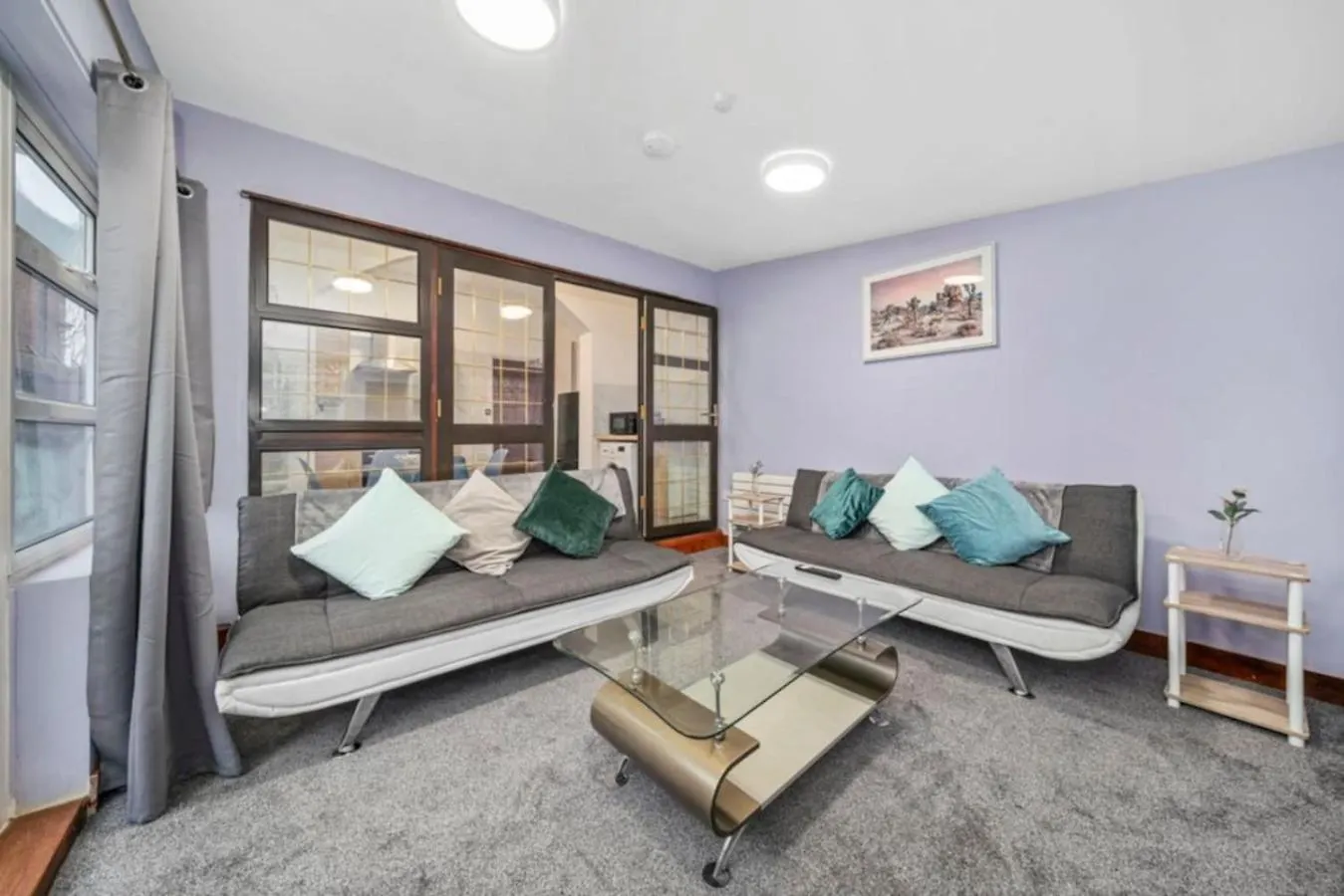 Spacious One Bedroom Flat Free Parking contacts